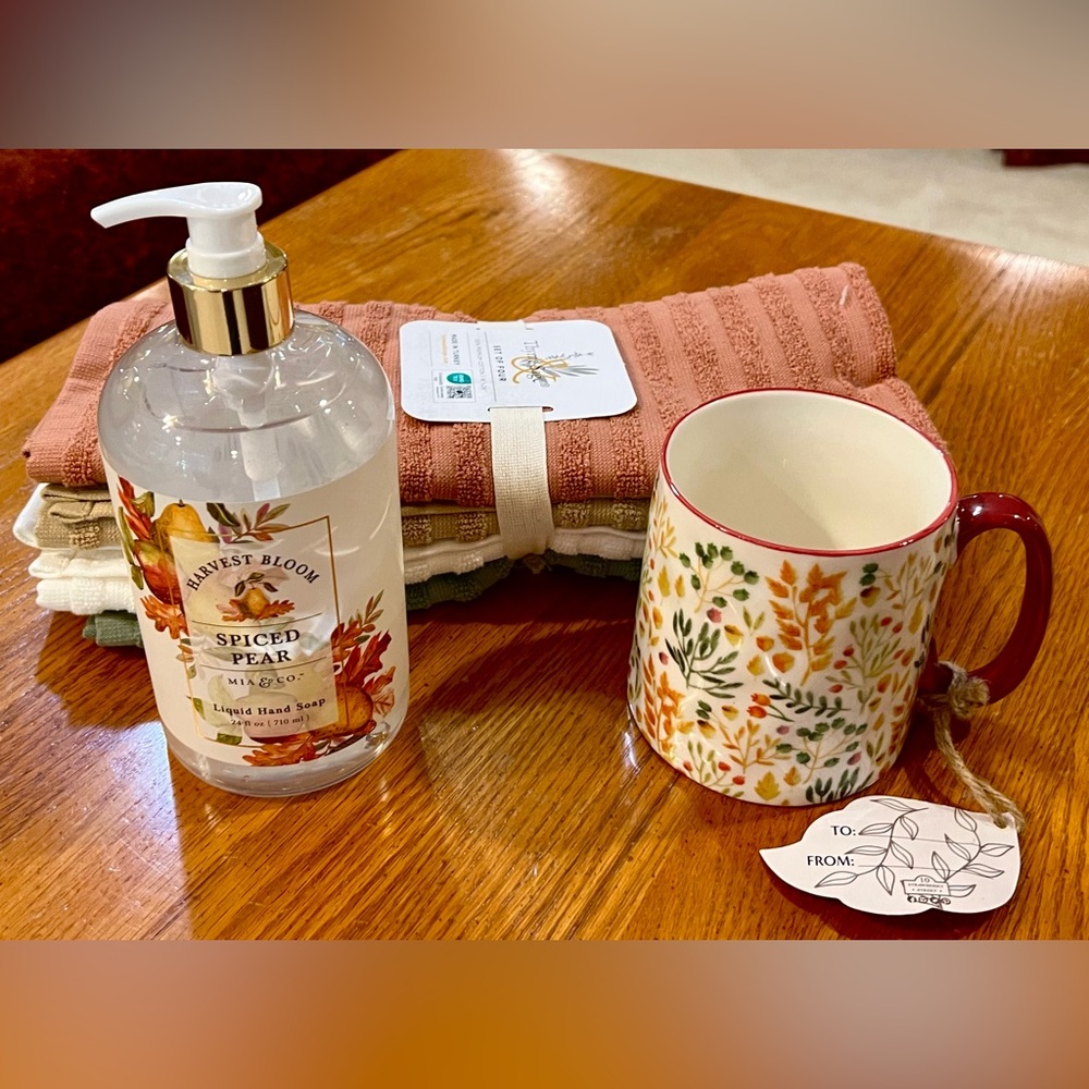 🍁 Hostess Gift Set Mug Spiced Pear Handsoap Four Kitchen Towels FALL COLORS 🍁 - Picture 8 of 8